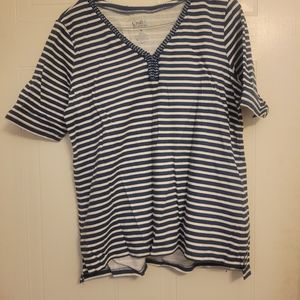 Woman's size medium croft & barrow shirt